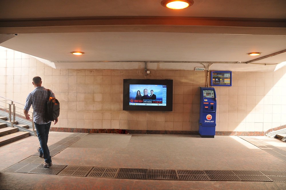 Фотография рекламного носителя, тип: Видеоэкран, адрес: Станция метро «Нагатинская», линия Серпуховско-Тимирязевская, Москва, Россия. Сторона/вариант А1 №698733