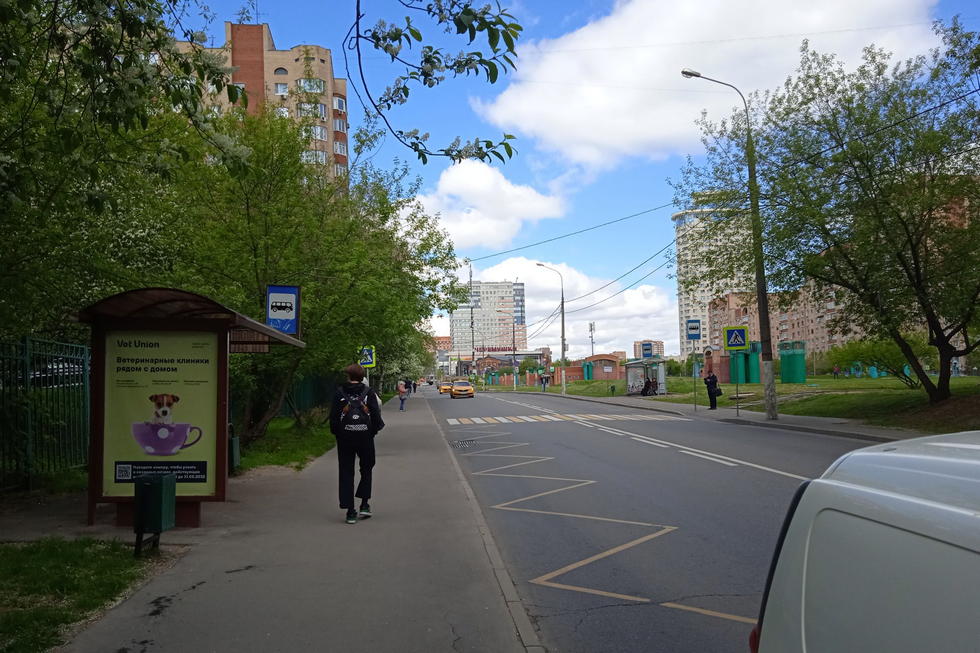 Фотография рекламного носителя, тип: Остановка 1.8x1.2, адрес: Академика Полякова ул. Х Новочеремушкинская ул., д.60, к.1, Москва, Россия. Сторона Б №466142