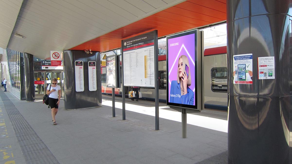 Фотография рекламного носителя, тип: Ситиформат 1.8x1.2, адрес: Нахабино ст., между первой и второй опорой от эскалатора, поз.1, Красногорск, Московская область, Россия. Сторона А1 №939725