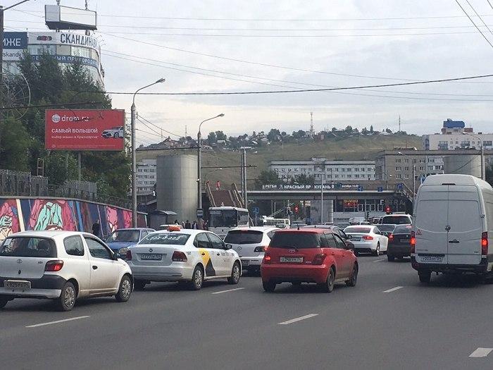 Фотография рекламного носителя, тип: Билборд 3x6, адрес: Свободный пр-т., ост. Космос, Красноярск, Красноярский край, Россия. Сторона Б1-Б3 №1096338