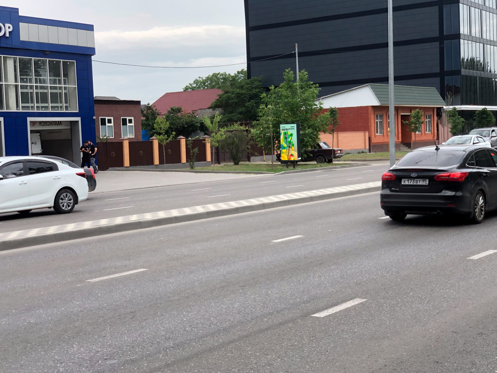 Фотография рекламного носителя, тип: Ситиформат 1.8x1.2, адрес: Жуковского ул., поз.11, Грозный, Республика Чечня, Россия. Сторона Б №1084419