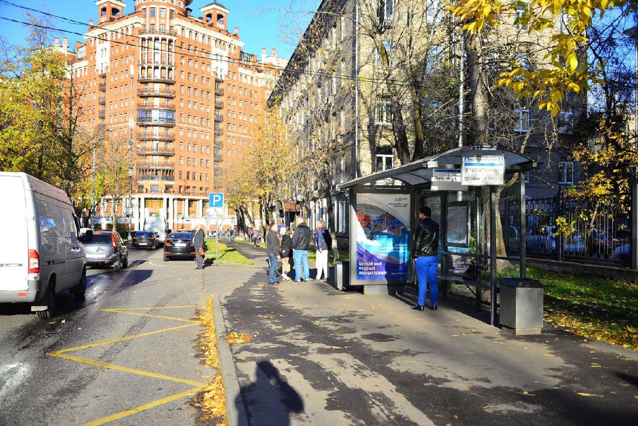 Фотография рекламного носителя, тип: Остановка 1.8x1.2, адрес: Расплетина ул., д.8, корп.1, Москва, Россия. Сторона А1 №933392