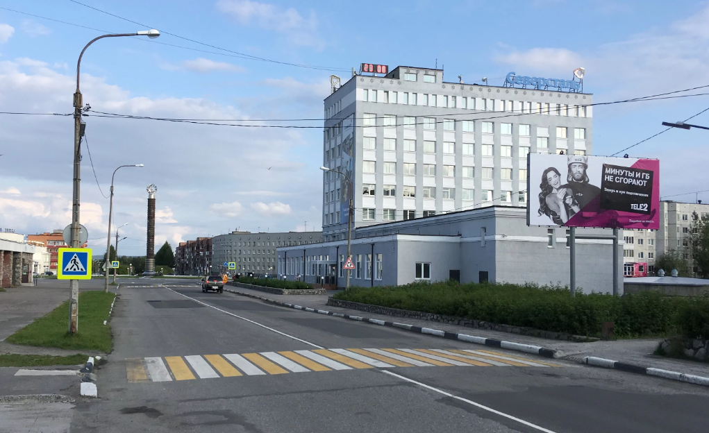 Фотография рекламного носителя, тип: Билборд 3x6, адрес: Ленинградский пр-т., д.2, Оленегорск, Мурманская область, Россия. Сторона A №340613