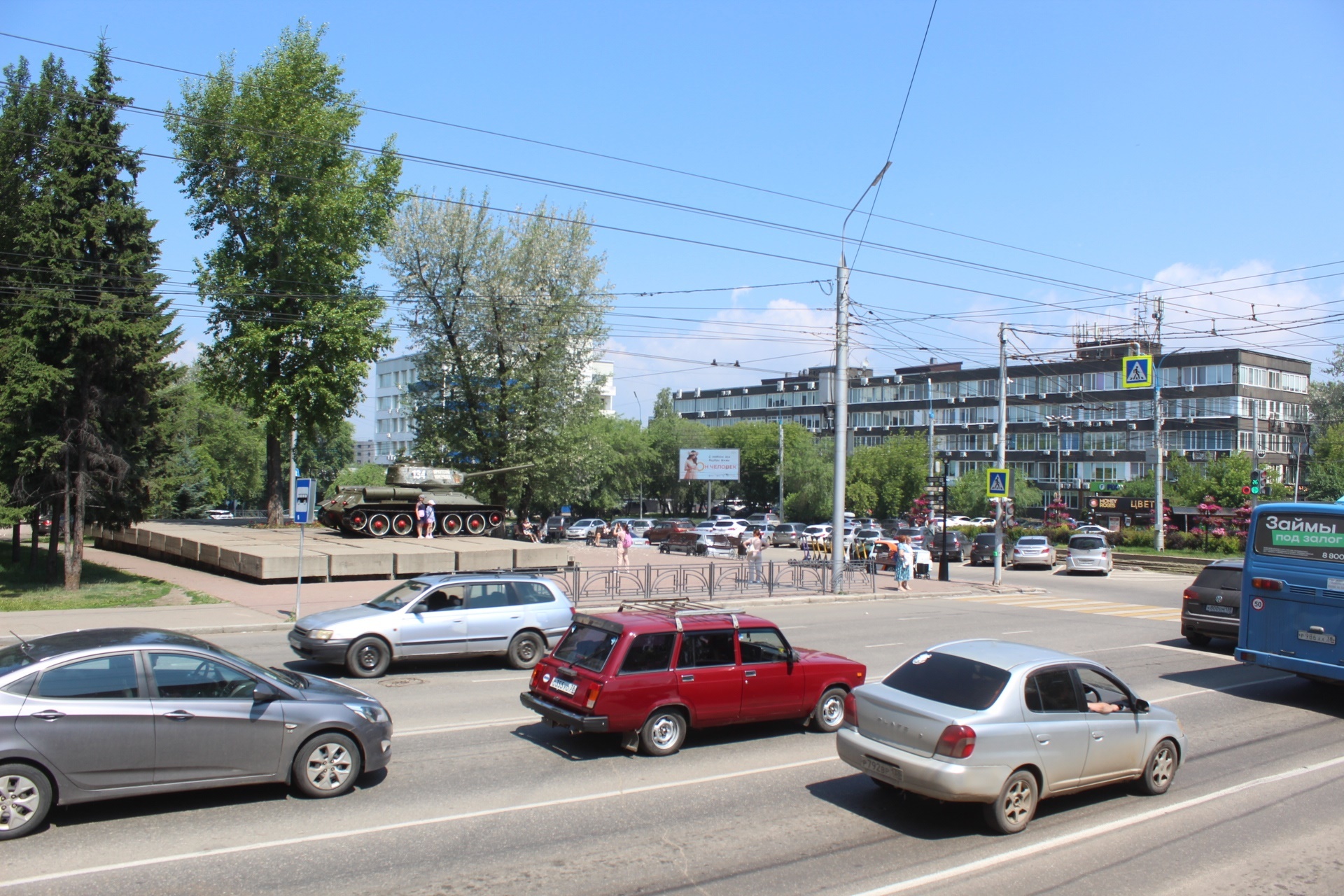 Фотография рекламного носителя, тип: Билборд 3x6, адрес: Декабрьских Событий ул., д.125, Иркутск, Иркутская область, Россия. Сторона А1 №1325137