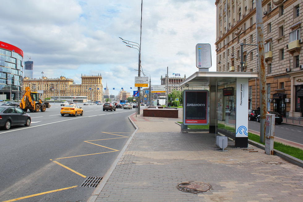 Фотография рекламного носителя, тип: Остановка 1.8x1.2, адрес: Кутузовский пр-т., ост. Поклонная ул., поз.2, Москва, Россия. Сторона А1 №580024