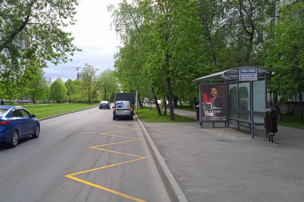 Фотография рекламного носителя, тип: Остановка 1.8x1.2, адрес: Молодцова ул., ост. Лицей, Москва, Россия. Сторона А №1000421