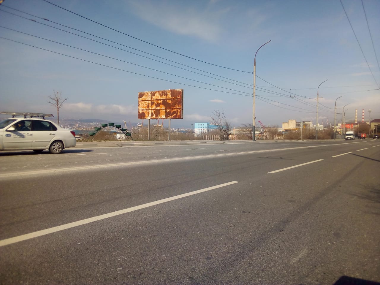 Фотография рекламного носителя, тип: Билборд 3x6, адрес: Сухумское ш. Х Пенайская ул., д.95-97, напротив, Новороссийск, Краснодарский край, Россия. Сторона Б №844492