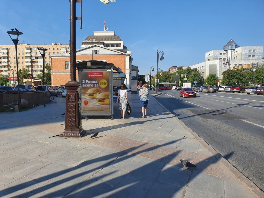 Фотография рекламного носителя, тип: Остановка 1.8x1.2, адрес: Первомайская ул., ост."Первомайская", Тюмень, Тюменская область, Россия. Сторона А №870243