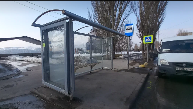 Фотография рекламного носителя, тип: Остановка 1.8x1.2, адрес: Аэропорт, смотровая площадка, Саратов, Саратовская область, Россия. Сторона Б №585261