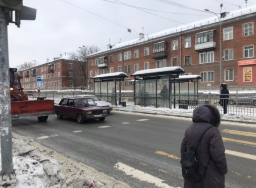 Фотография рекламного носителя, тип: Остановка 1.8x1.2, адрес: Бакинских Комиссаров ул., ост.Кировоградская, поз.2, Екатеринбург, Свердловская область, Россия. Сторона В2 №1094849