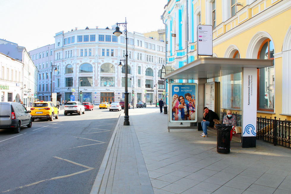 Фотография рекламного носителя, тип: Остановка 1.8x1.2, адрес: Мясницкая ул., д.7с1, ост. Кривоколенный переулок, в центр, Москва, Россия. Сторона А1-А5 №580188