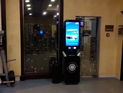 Фотография рекламного носителя, тип: Видеоэкран, адрес: Фитнес-центр «Fitness Holding TERRASPORT Коперник», Большая Якиманка ул., д.22, Москва, Россия. Сторона/вариант 3 №980473