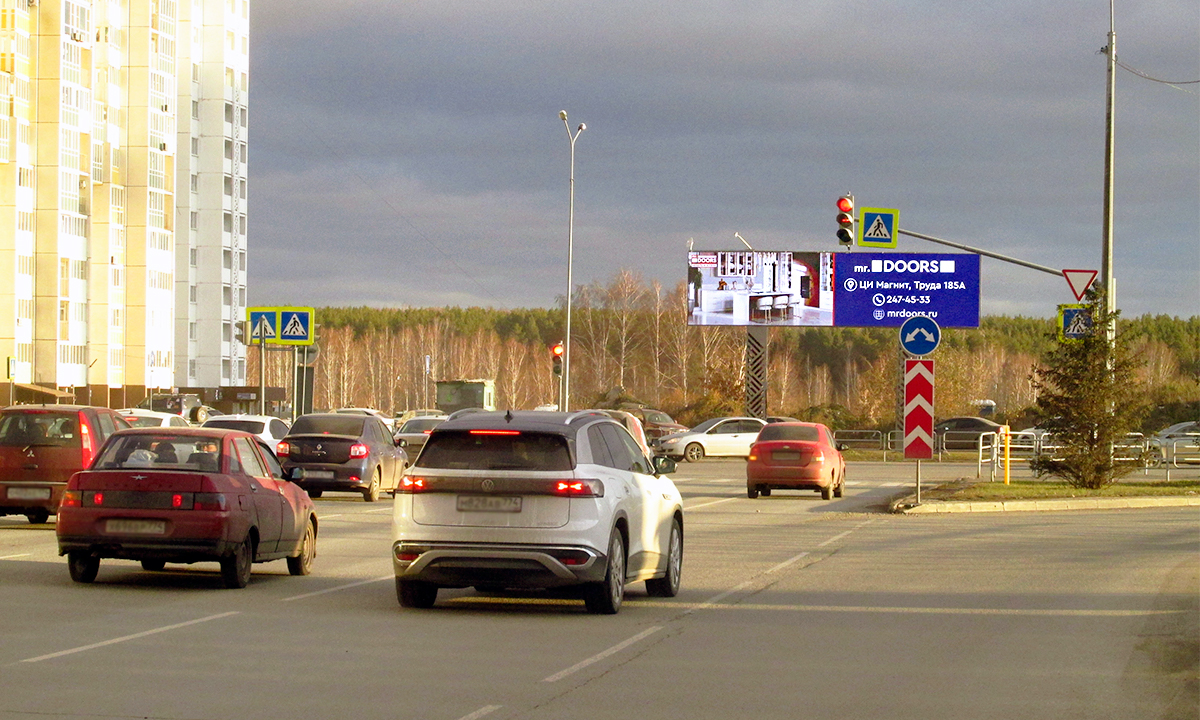 Фотография рекламного носителя, тип: Суперсайт 3x12, адрес: Чичерина ул. Х Университетская Набережная ул., д.105, Челябинск, Челябинская область, Россия. Сторона А1-А10 №1054867