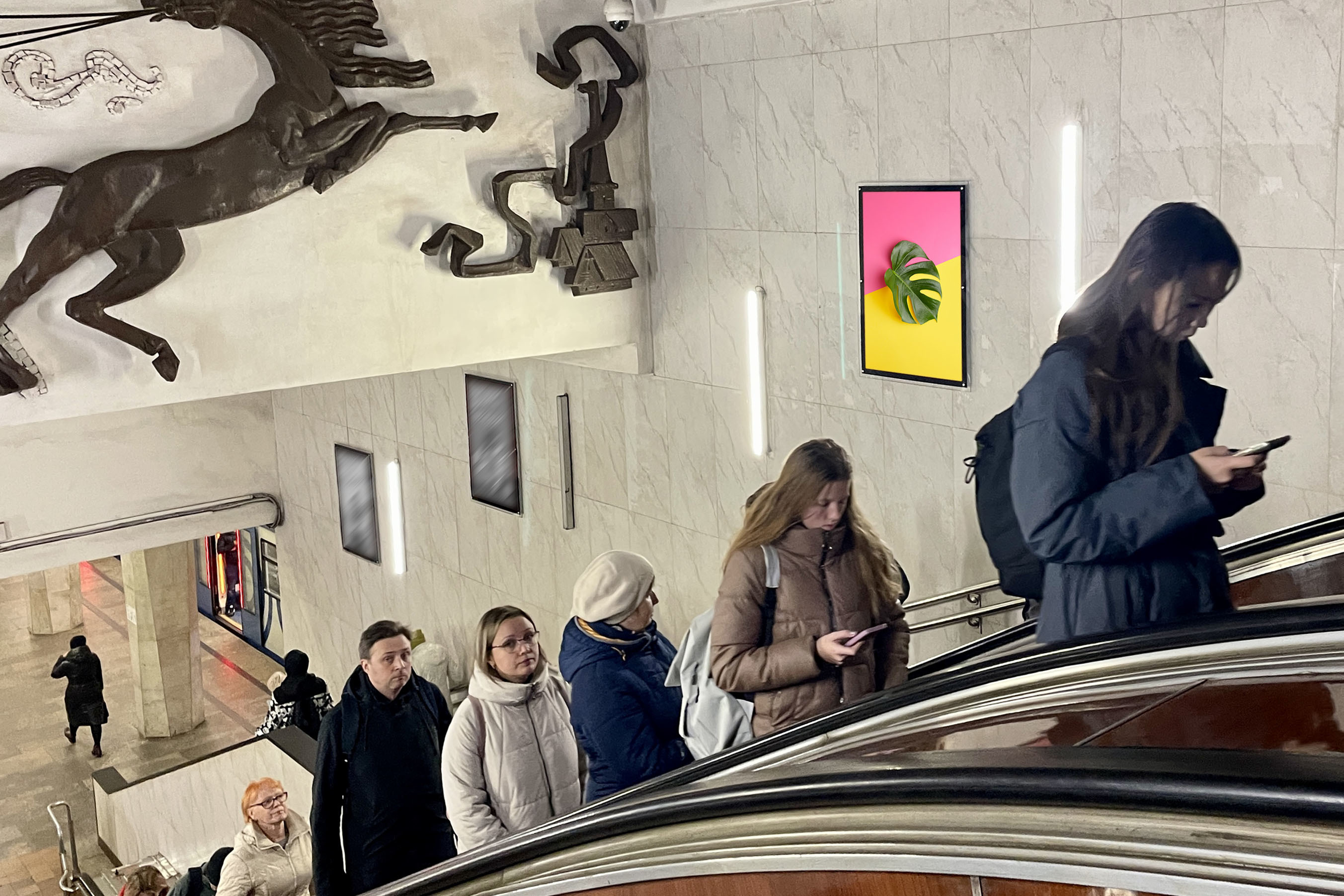 Фотография рекламного носителя, тип: Кристалайт, адрес: Станция метро «Беговая», линия Таганско-Краснопресненская, Москва, Россия. Сторона/вариант №1001841