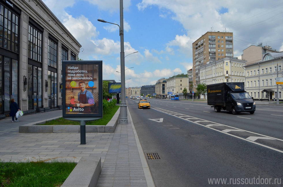 Фотография рекламного носителя, тип: Ситиформат 1.8x1.2, адрес: Якиманка Б. ул., д.26, поз.2, Москва, Россия. Сторона B1-B5 №859043