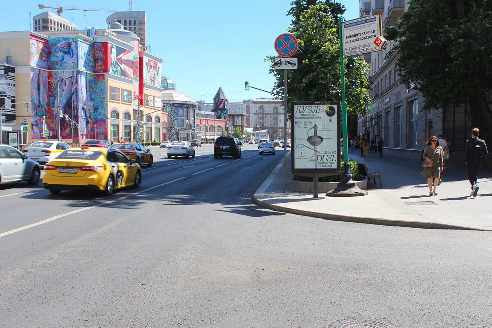 Фотография рекламного носителя, тип: Ситиформат 1.8x1.2, адрес: Земляной вал, д.24/30 Х Яковоапостольский пер., Москва, Россия. Сторона А1 №553471