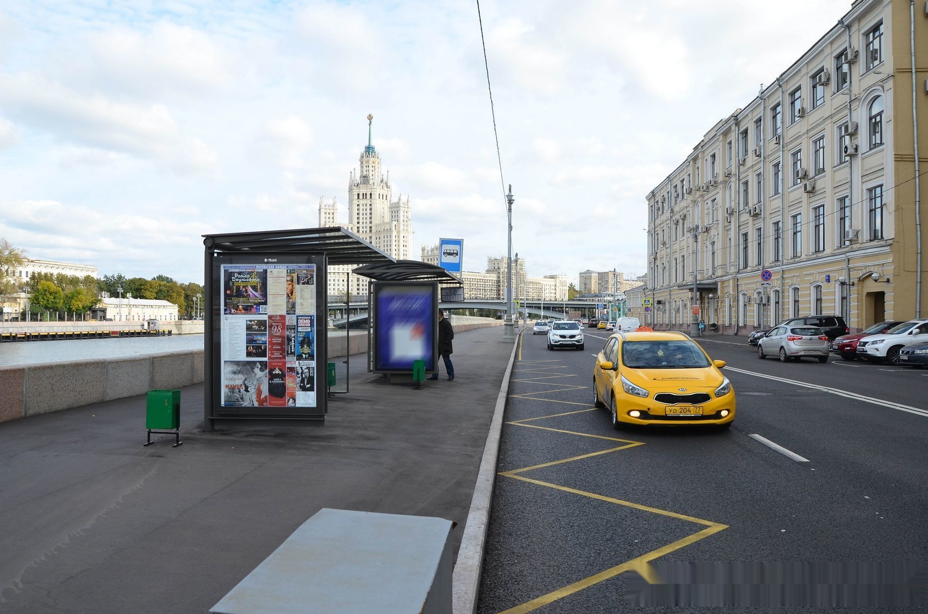 Фотография рекламного носителя, тип: Остановка 1.8x1.2, адрес: Раушская наб., д. 22, Москва, Россия. Сторона Б №557062