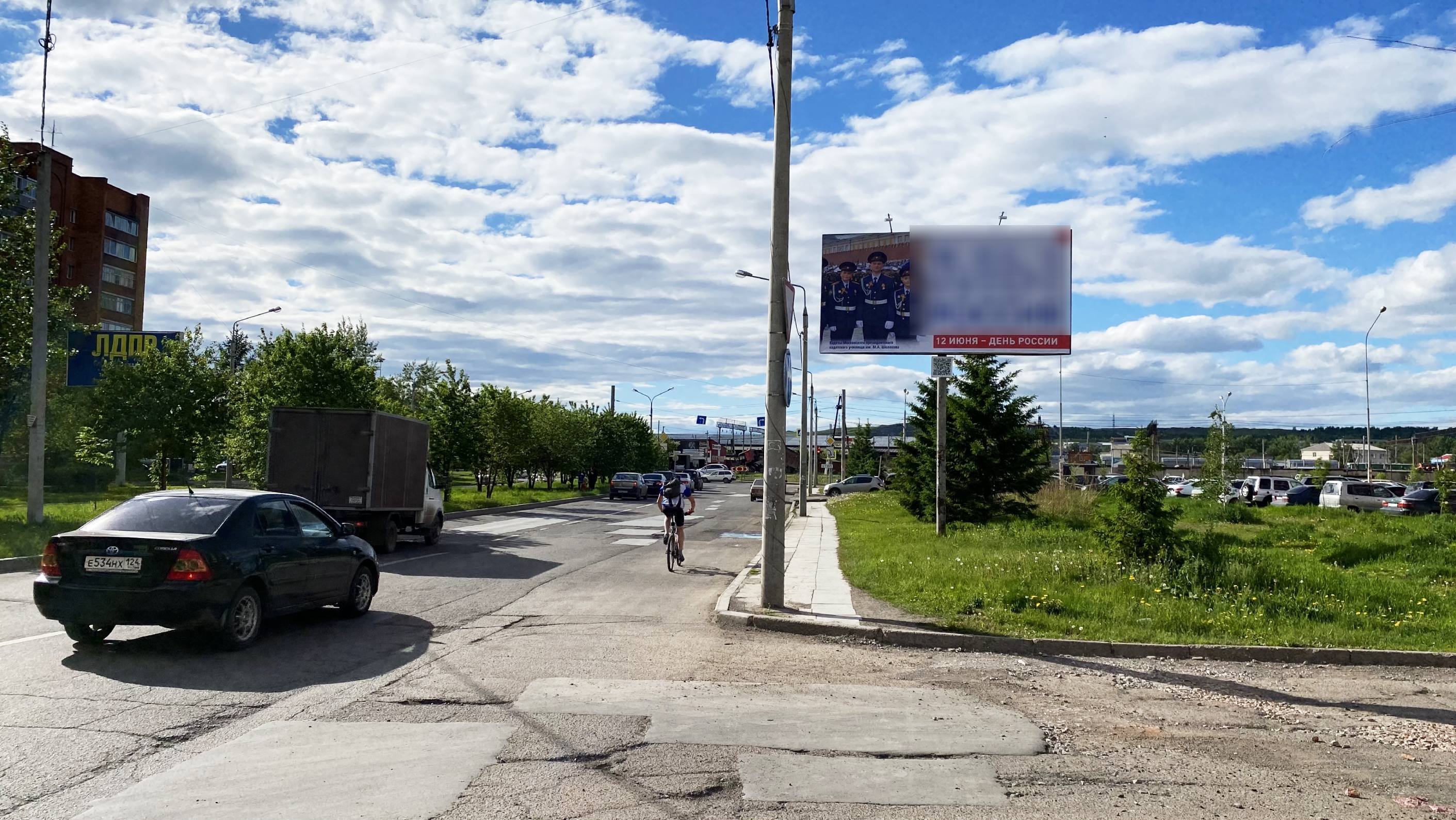 Фотография рекламного носителя, тип: Билборд 3x6, адрес: Комсомольский пр-т., д.22, Красноярск, Красноярский край, Россия. Сторона А №820668