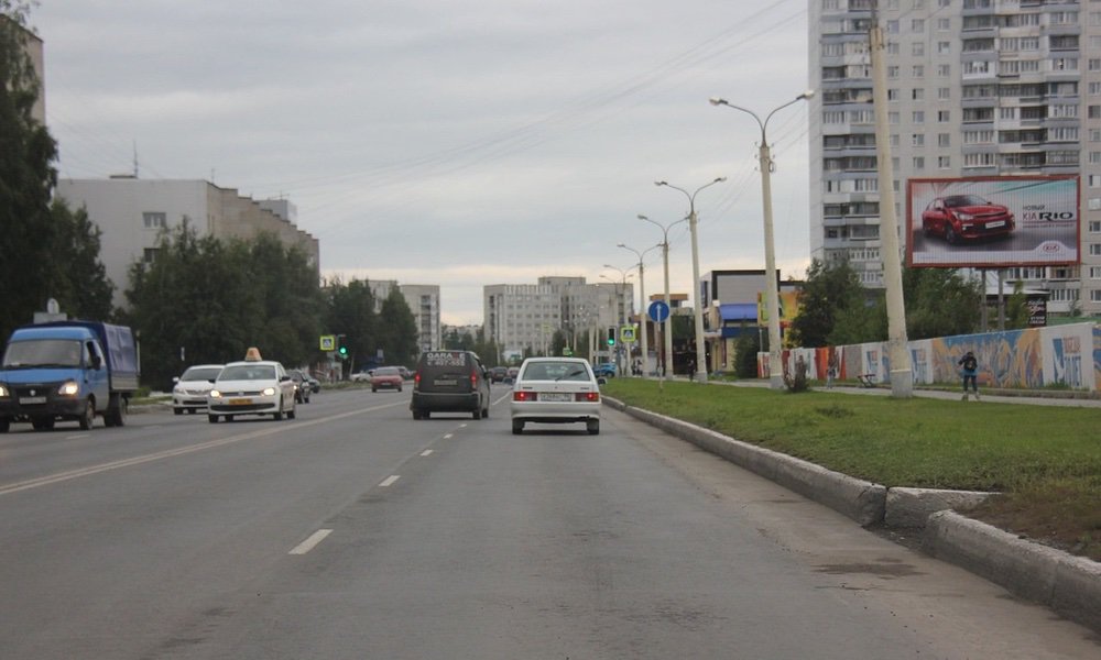 Фотография рекламного носителя, тип: Билборд 3x6, адрес: Мира ул., д.38, Нижневартовск, Ханты-Мансийский автономный округ – Югра, Россия. Сторона А1-А3 №676709