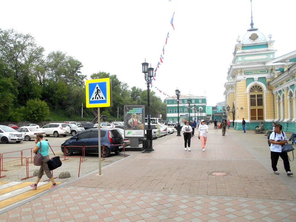 Фотография рекламного носителя, тип: Ситиформат 1.8x1.2, адрес: Иркутск-Пассажирский Х Привокзальная пл., поз.4, Иркутск, Иркутская область, Россия. Сторона А №836489