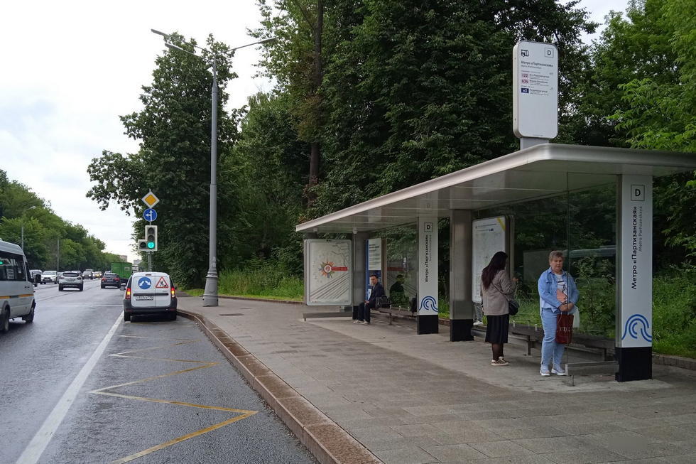 Фотография рекламного носителя, тип: Остановка 1.8x1.2, адрес: Измайловское ш., ост. "метро "Партизанская "Д"", Москва, Россия. Сторона A №430947