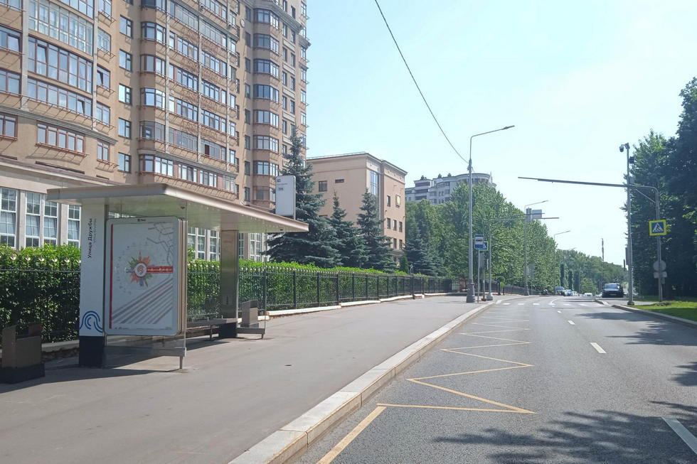 Фотография рекламного носителя, тип: Остановка 1.8x1.2, адрес: Мичуринский пр-т., д.6, Москва, Россия. Сторона Б №929742