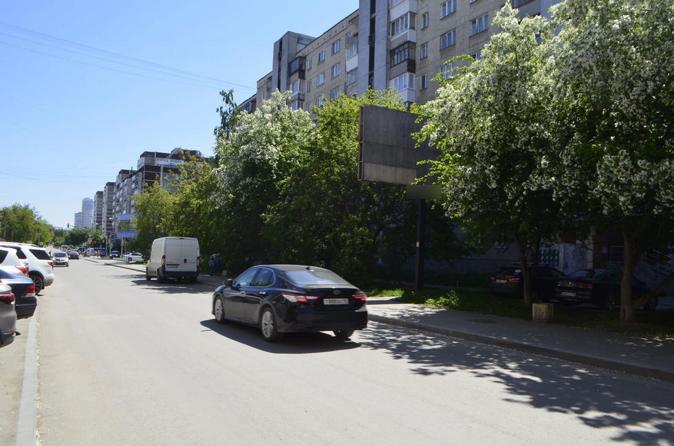 Фотография рекламного носителя, тип: Билборд 3x6, адрес: Уральских рабочих ул., д.33 Х Ильича ул., поз.2, Екатеринбург, Свердловская область, Россия. Сторона А №945517