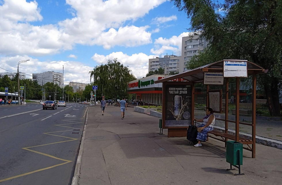 Фотография рекламного носителя, тип: Остановка 1.8x1.2, адрес: Черемушкинская Большая ул., д.11, стр.2, Москва, Россия. Сторона А №936139