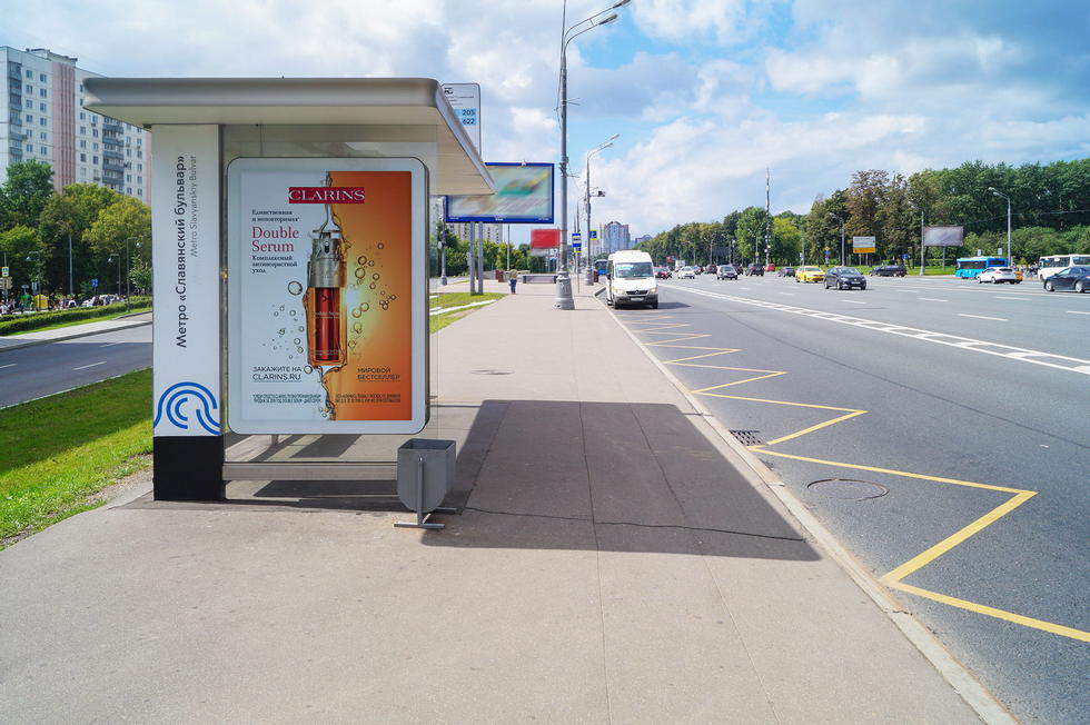 Фотография рекламного носителя, тип: Остановка 1.8x1.2, адрес: Кутузовский пр-т., ост. "м. Славянский б-р", Москва, Россия. Сторона Б №557131