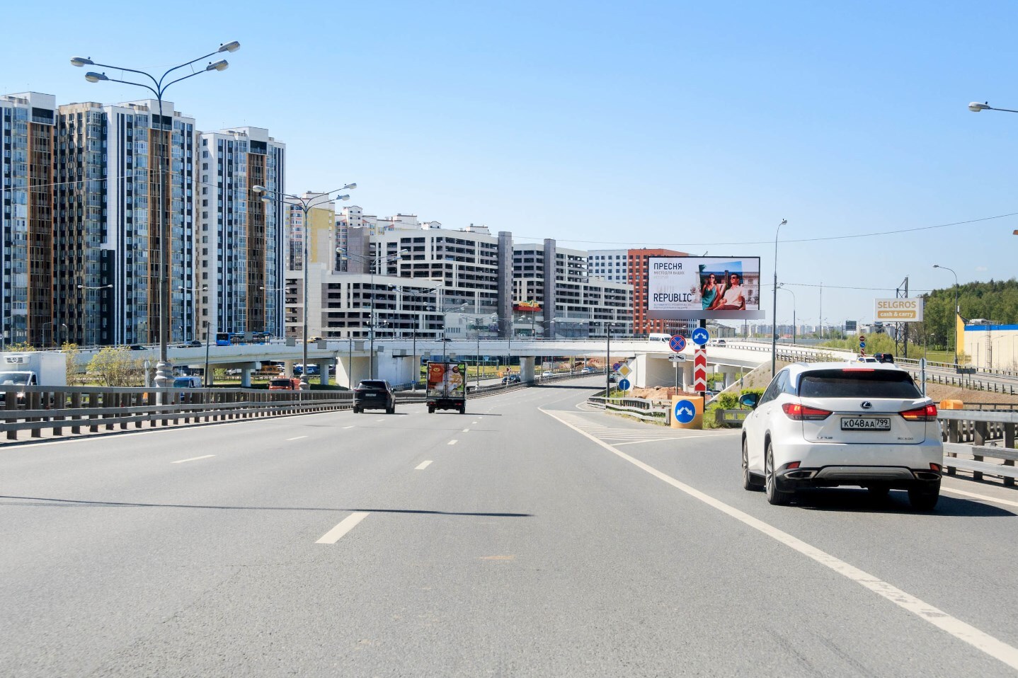 Фотография рекламного носителя, тип: Билборд 3x6, адрес: Боровское ш., 29 000м, Москва, Россия. Сторона А1 №785938