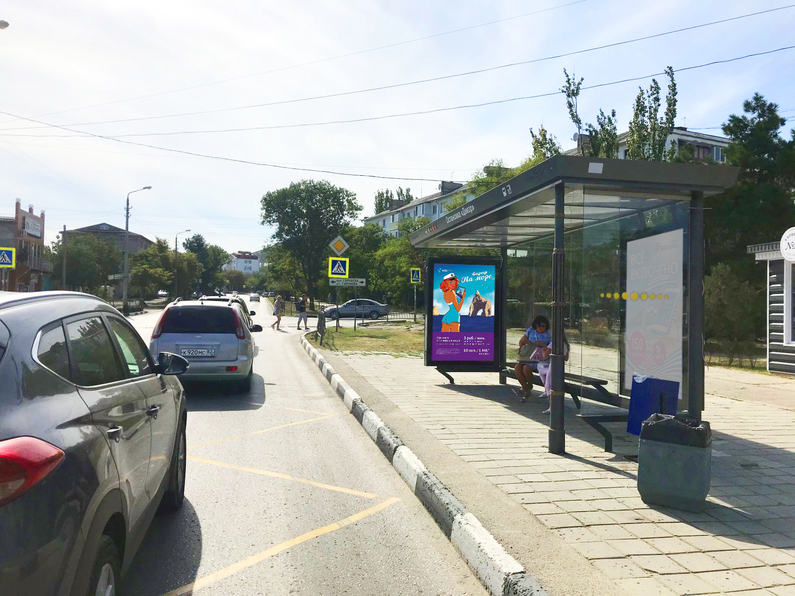 Фотография рекламного носителя, тип: Остановка 1.8x1.2, адрес: Крымская ул. Х Гарнаева ул., д.64, Феодосия, Республика Крым, Россия. Сторона A1 №843708