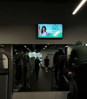 Фотография рекламного носителя, тип: Видеоэкран, адрес: Фитнес-центр «Fitness House на Наличной», Наличная ул., д.44, корп.1, Санкт-Петербург, Россия. Сторона/вариант 3 №981184