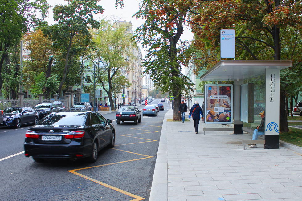 Фотография рекламного носителя, тип: Остановка 1.8x1.2, адрес: Басманная Новая ул., ост. Сад им. Баумана, поз.1, Москва, Россия. Сторона А №334922