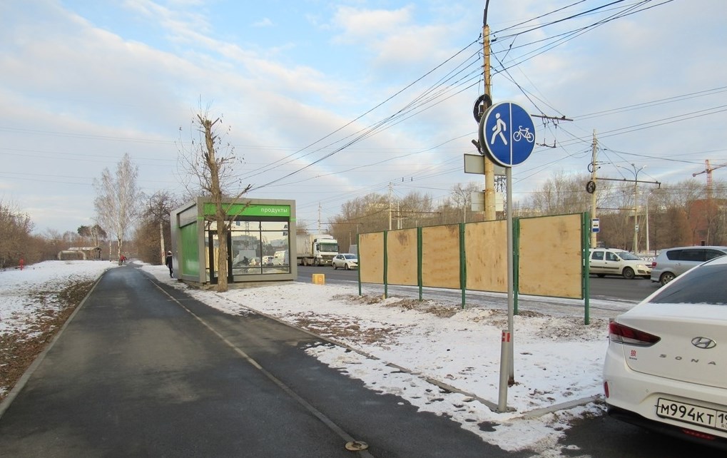 Фотография рекламного носителя, тип: Уличный информационный стенд, адрес: Космонавтов пр-т., д.21а X Фронтовых Бригад ул., Екатеринбург, Свердловская область, Россия. Сторона В3 №1094701