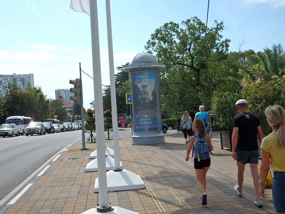 Фотография рекламного носителя, тип: Пиллар 3x1.4, адрес: Курортный пр-т. Х Театральная ул., Сочи, Краснодарский край, Россия. Сторона A №1026160