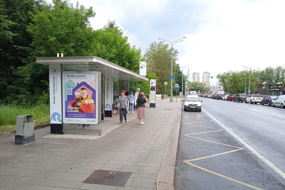 Фотография рекламного носителя, тип: Остановка 1.8x1.2, адрес: Измайловское ш., ост. "метро "Партизанская "Д"", Москва, Россия. Сторона B №430946