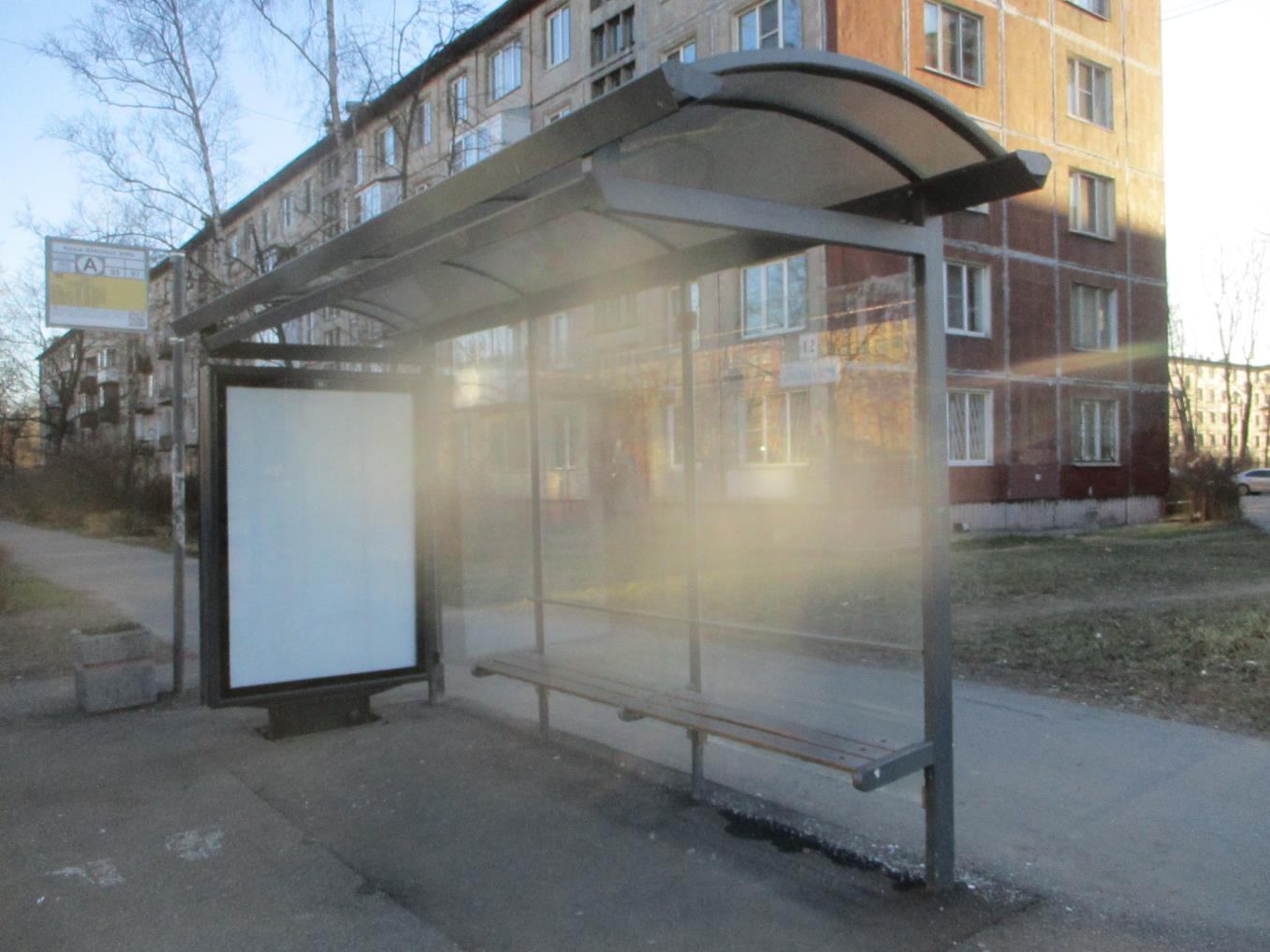 Фотография рекламного носителя, тип: Остановка 1.8x1.2, адрес: Красных Зорь б-р., д.12, Санкт-Петербург, Россия. Сторона А №811583