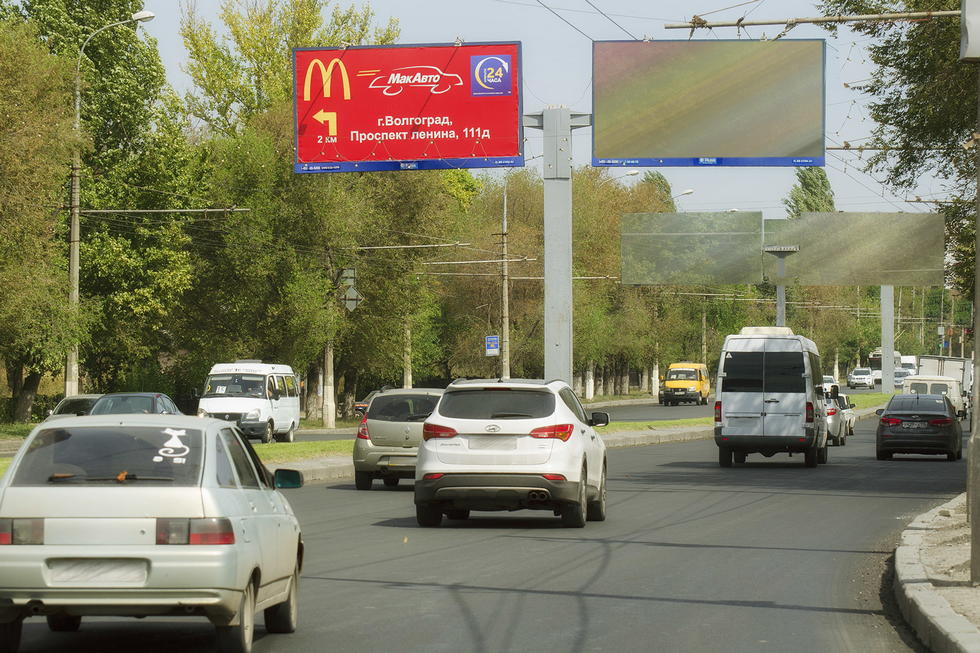 Фотография рекламного носителя, тип: Билборд 3x6, адрес: Ленина пр-т. Х Возрождения пл., Волгоград, Волгоградская область, Россия. Сторона А2 №337747