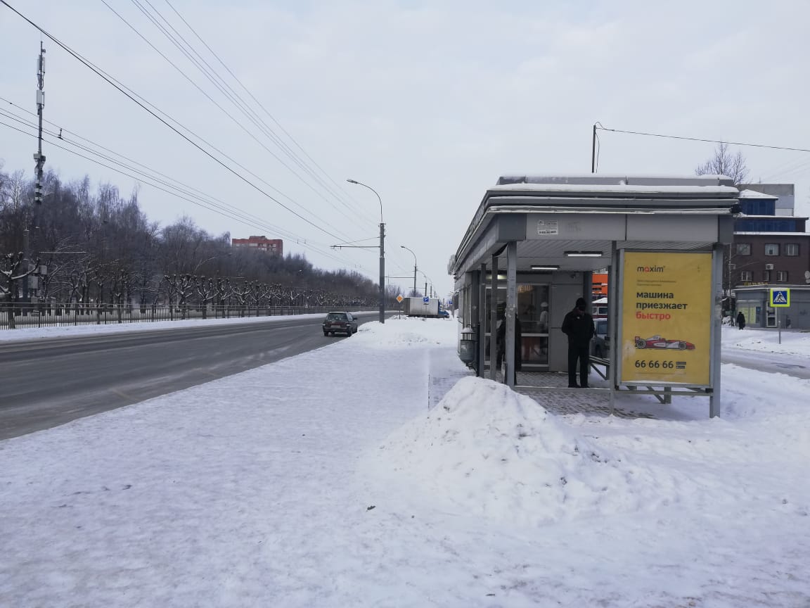 Фотография рекламного носителя, тип: Остановка 1.8x1.2, адрес: Ленинградский пр-т., д.60, ост. 6-й микрорайон, Ярославль, Ярославская область, Россия. Сторона А1 №1007736