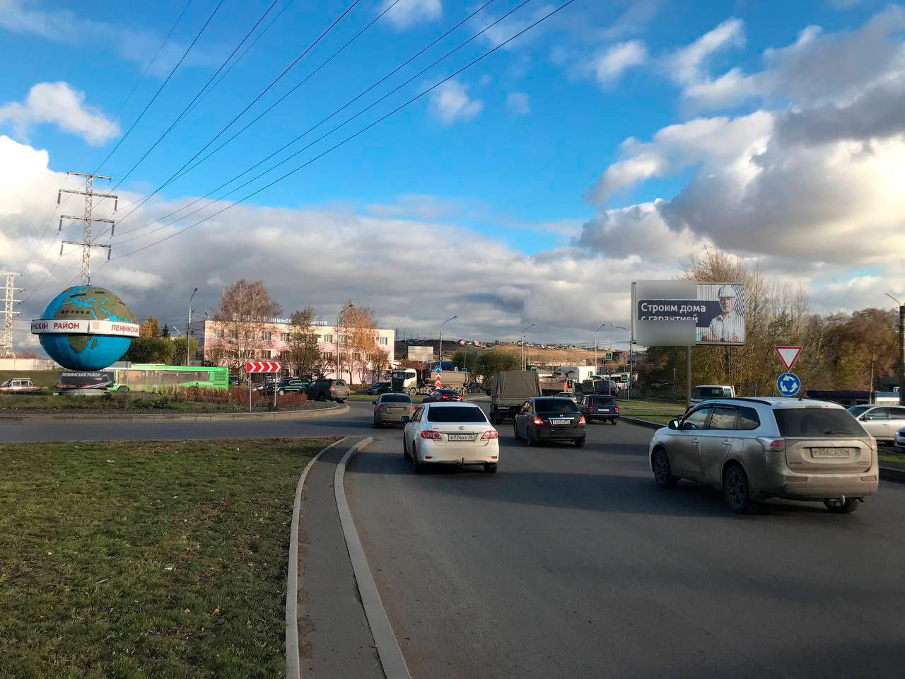 Фотография рекламного носителя, тип: Билборд 3x6, адрес: Глинки пр-т., д.51, на кольце, Красноярск, Красноярский край, Россия. Сторона A1-A3 №1005297