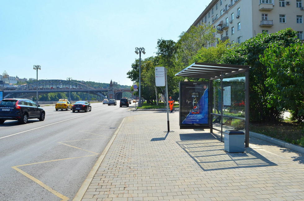 Фотография рекламного носителя, тип: Остановка 1.8x1.2, адрес: Фрунзенская наб., д.52, Москва, Россия. Сторона А №335228