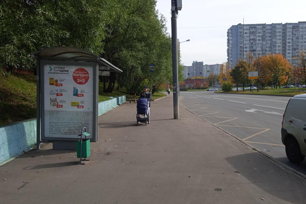 Фотография рекламного носителя, тип: Остановка 1.8x1.2, адрес: Тропаревская ул., ост. "Церковь Архангела Михаила", Москва, Россия. Сторона Б №934468