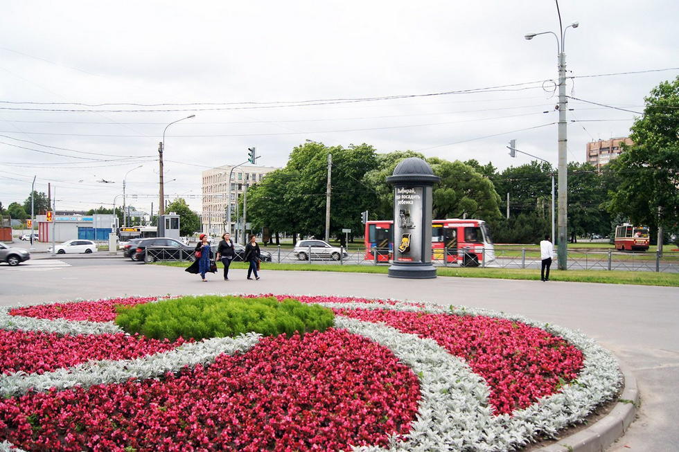 Фотография рекламного носителя, тип: Пиллар 3x1.4, адрес: Мужества пл. Х Непокорённых пр-т., д.2, Санкт-Петербург, Россия. Сторона С №706992