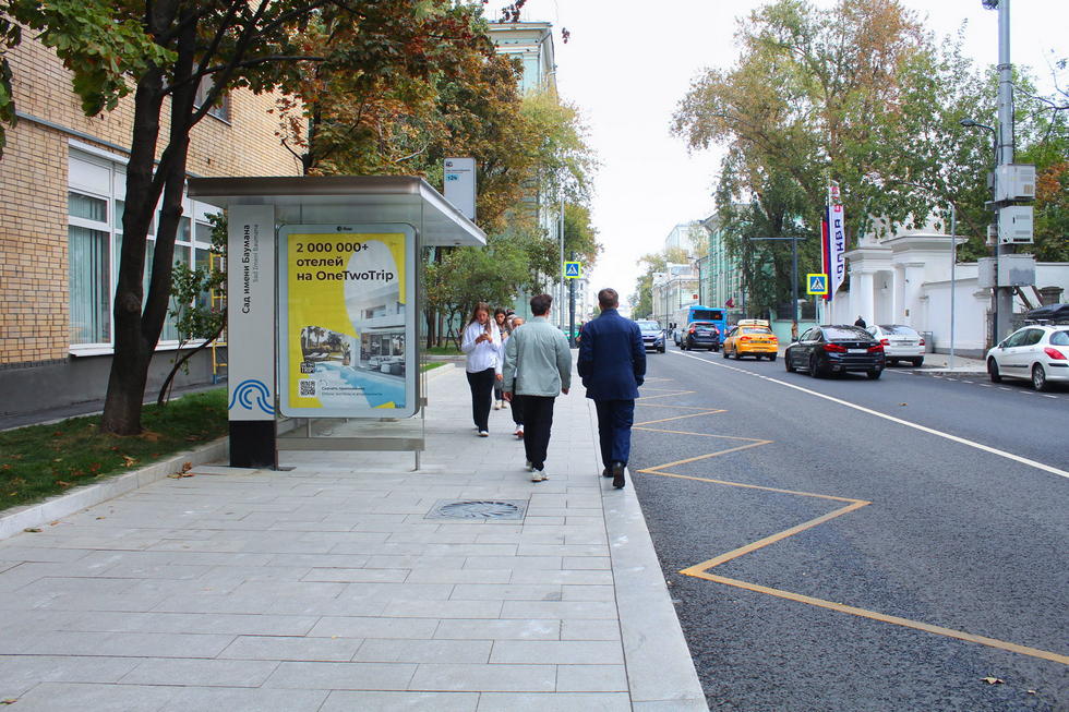 Фотография рекламного носителя, тип: Остановка 1.8x1.2, адрес: Басманная Новая ул., ост. Сад им. Баумана, поз.1, Москва, Россия. Сторона Б №334923