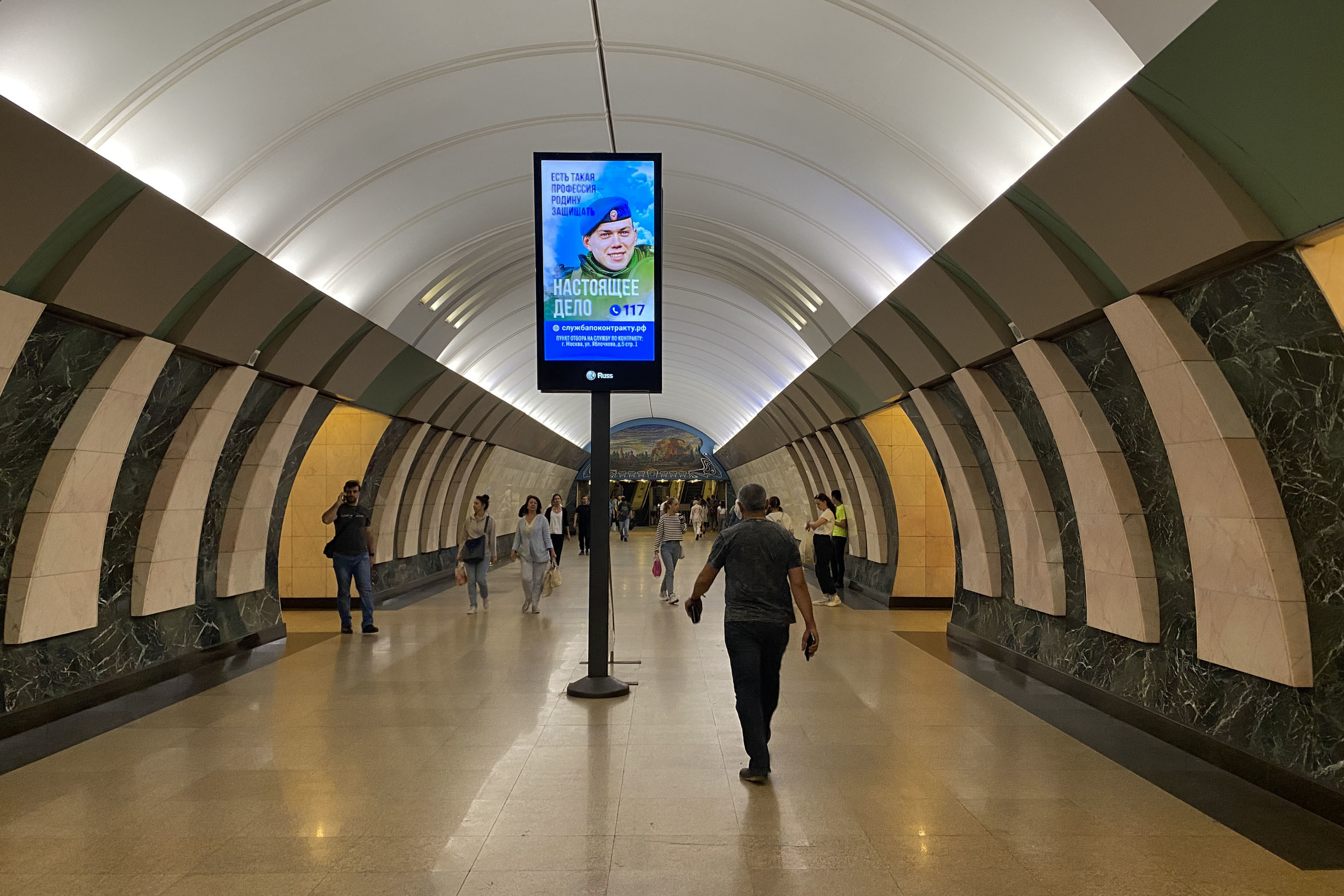 Фотография рекламного носителя, тип: Видеоэкран, адрес: Станция метро «Марьина Роща», линия Люблинско-Дмитровская, Москва, Россия. Сторона/вариант А2 №1055513