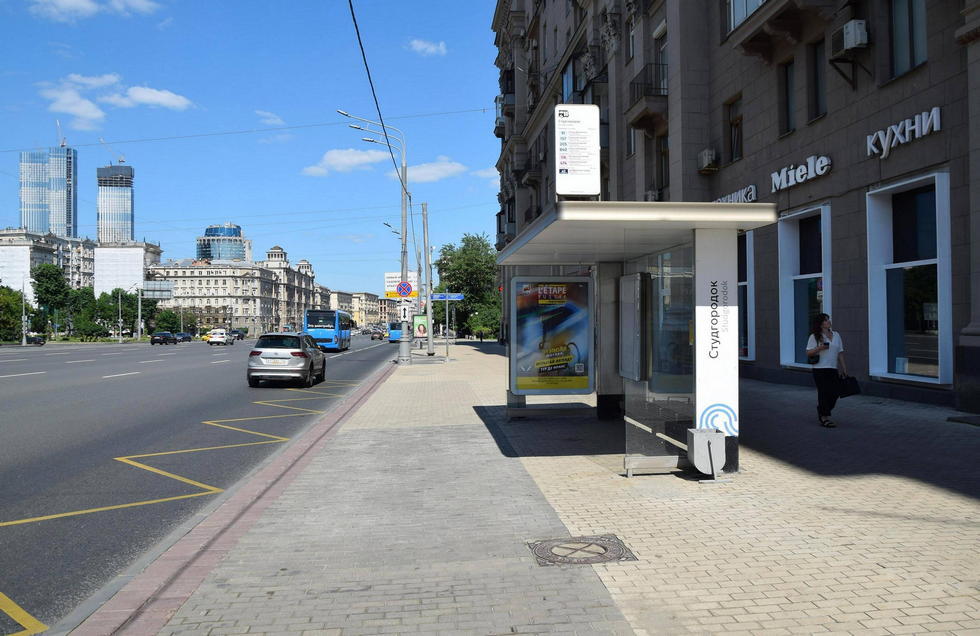 Фотография рекламного носителя, тип: Остановка 1.8x1.2, адрес: Кутузовский пр-т., д.35, Москва, Россия. Сторона А №556660