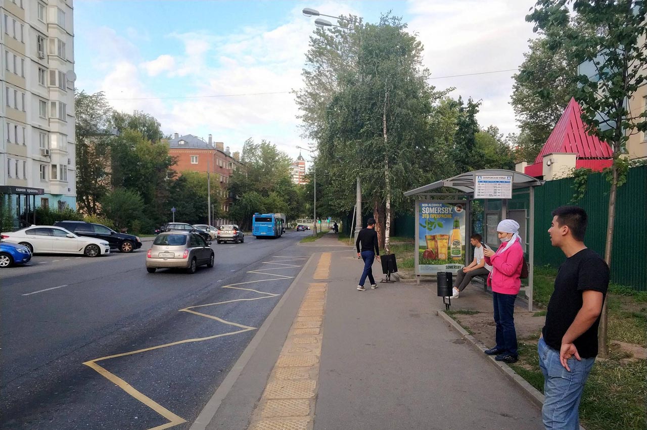 Фотография рекламного носителя, тип: Остановка 1.8x1.2, адрес: Запорожская ул., д.3, Москва, Россия. Сторона А №956474
