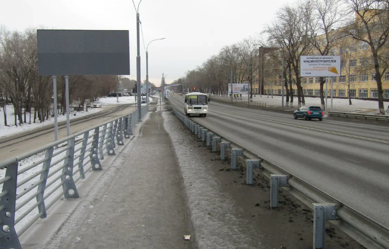 Фотография рекламного носителя, тип: Билборд 3x6, адрес: Машиностроителей пр-т., д.30, у ХЭМИ, Курган, Курганская область, Россия. Сторона В №478288