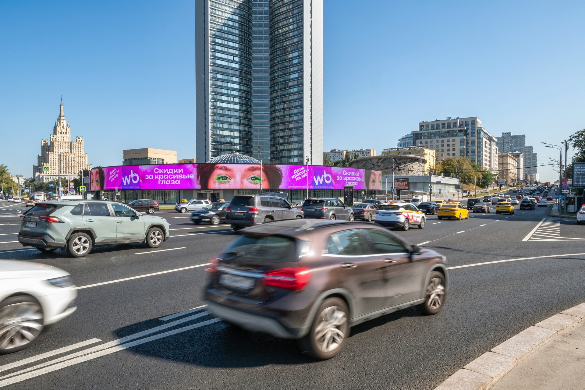 Фотография рекламного носителя, тип: Медиафасад, адрес: Арбат Новый ул., д.36, стр.3, Москва, Россия. Сторона A1 №1058306