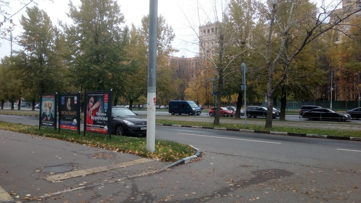 Фотография рекламного носителя, тип: Афиша 1.75x1.8, адрес: Ломоносовский пр-т., 15, поз.1, стенд 1, Москва, Россия. Сторона А2 №865367